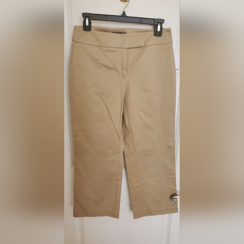 Beige/Tan size 2 New York & Company Cropped/Capri pants